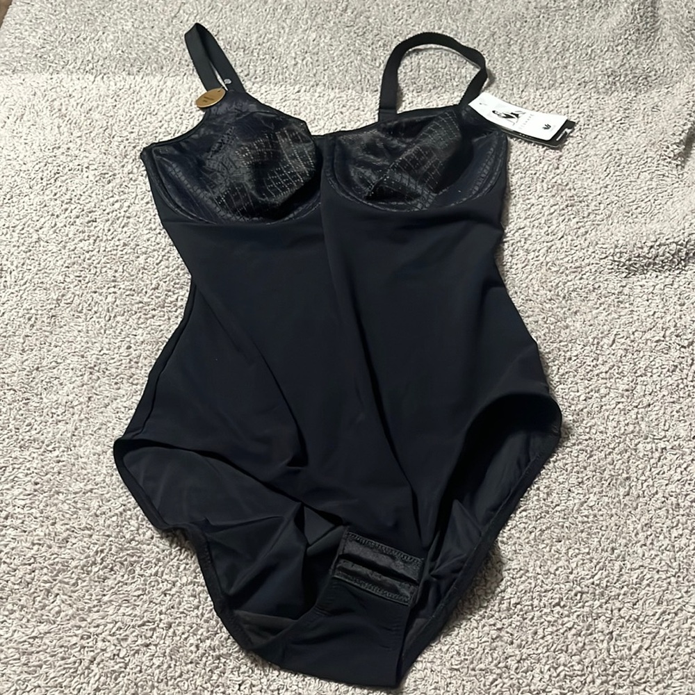 Wacoal Reshape as 38 DD black nwt